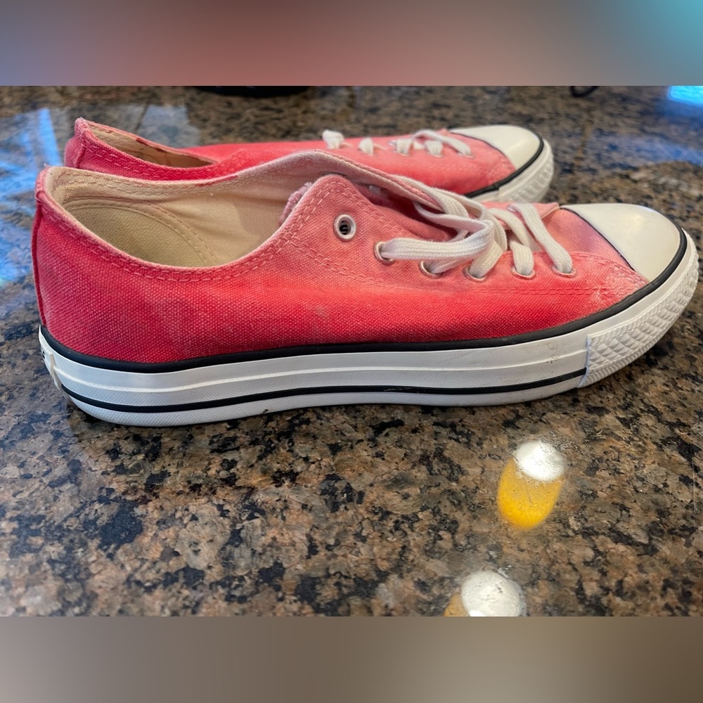 Ombré Red Women Converse Size 8